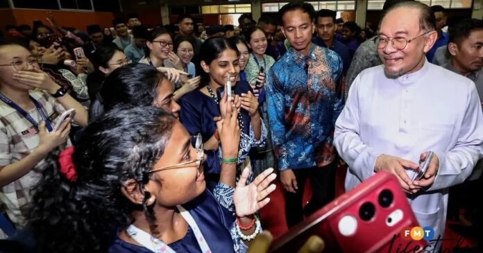 Kerajaan Pertimbang Elaun Bulanan untuk Pelajar Tingkatan 6 Kerajaan Pertimbang Elaun Bulanan untuk Pelajar Tingkatan 6