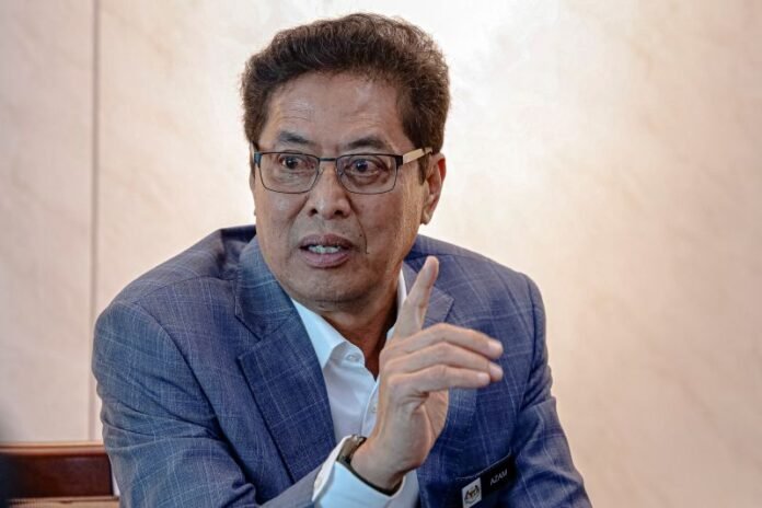 Himpunan Tangkap Azam Baki Berakhir Kecoh, Mercun Dibakar