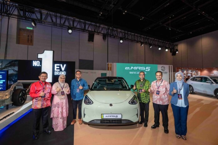 Proton e.MAS 5 Perkenal Warna Jade Green Baharu