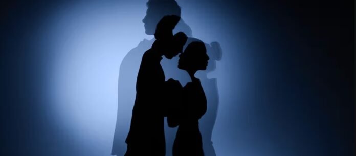 Pelakon Cantik Temui Cinta Baharu, Namun Suami Orang