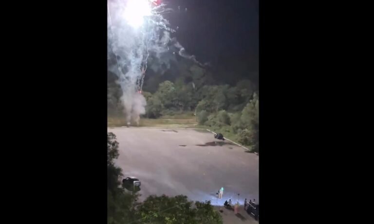 Penduduk Setia Alam Terkejut Dengan Pembakaran Mercun Malam Hari