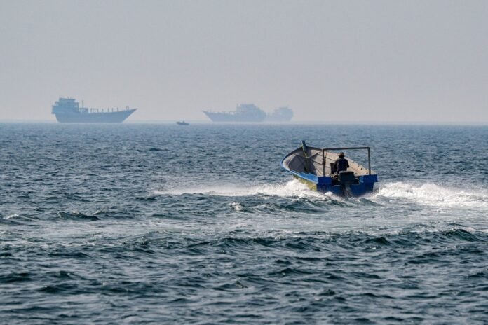 Ribuan Kelasi Terkandas Akibat Ketegangan di Selat Hormuz