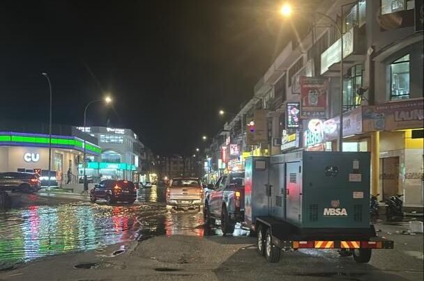 Banjir Kilat Melanda Seksyen 13 dan Taman TTDI Jaya