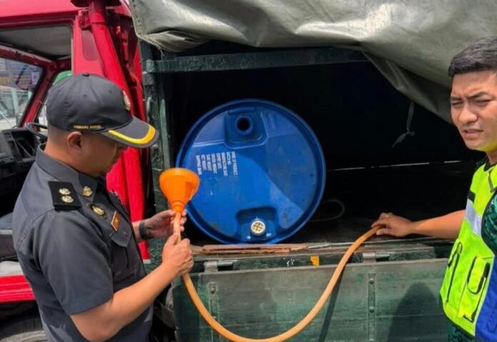 Nelayan Ditahan Semasa Mengisi Diesel Menggunakan Fleet Card Keluarga Nelayan Ditahan Semasa Mengisi Diesel Menggunakan Fleet Card Keluarga