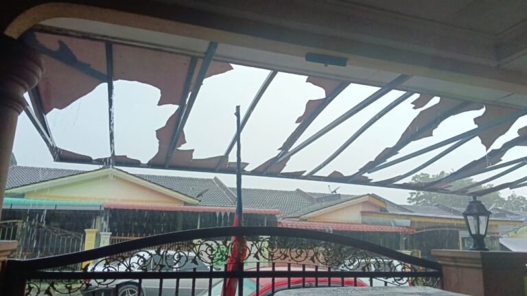 21 Rumah dan 3 Kedai Terjejas Akibat Ribut di Rembau
