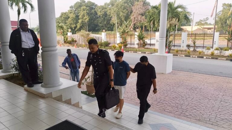 Jurujual Didakwa Cubaan Bunuh Bekas Kekasih