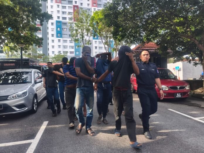 Enam Individu Didakwa Berkaitan Alat Telekomunikasi di Negeri Sembilan Enam Individu Didakwa Berkaitan Alat Telekomunikasi di Negeri Sembilan