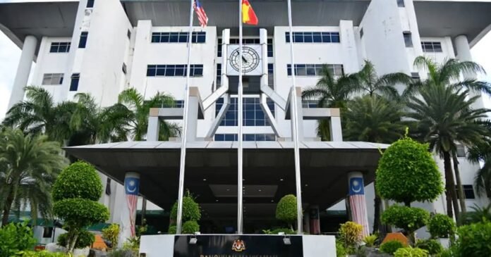 Wanita Diperintah Bayar RM900,000 kepada Bekas Ibu Mertua Wanita Diperintah Bayar RM900,000 kepada Bekas Ibu Mertua