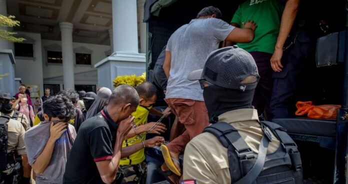 Mahkamah Tinggi Kekal Denda RM3,000 dan Penjara 10 Bulan Terhadap 33 Individu