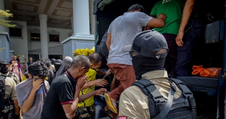 Mahkamah Tinggi Kekal Denda RM3,000 dan Penjara 10 Bulan Terhadap 33 Individu
