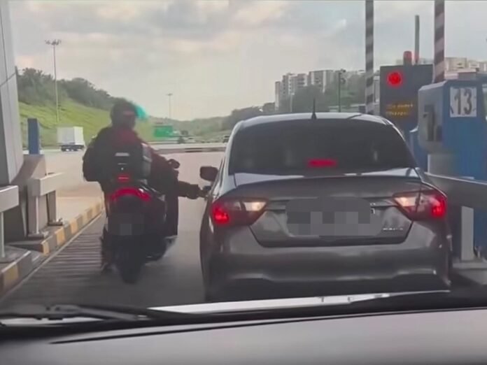 Penunggang Motosikal Didakwa Khianat Terhadap Kereta di Kajang Penunggang Motosikal Didakwa Khianat Terhadap Kereta di Kajang