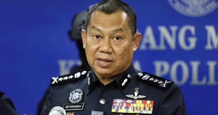 Polis Rampas Rotan Didakwa Senjata Pukulan Dalam Insiden Anggota Komando