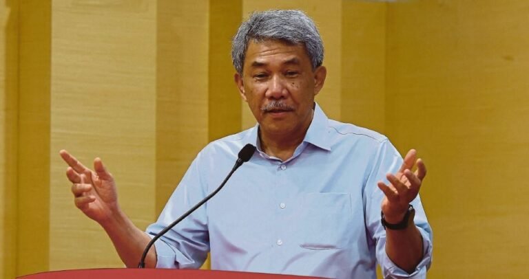 Menteri Luar Tegur Akaun Facebook Palsu Tokmat Hasan