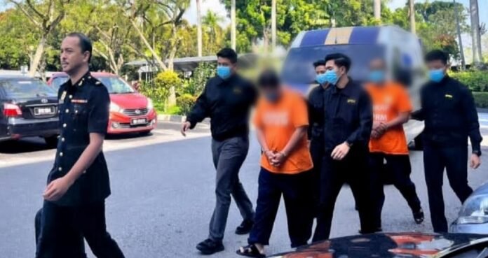 Dua Suspek Direman Lima Hari Dalam Kes Penyelewengan RM230 Juta Dua Suspek Direman Lima Hari Dalam Kes Penyelewengan RM230 Juta