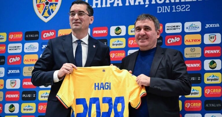 Hagi Berusaha Kembalikan Kegemilangan Romania