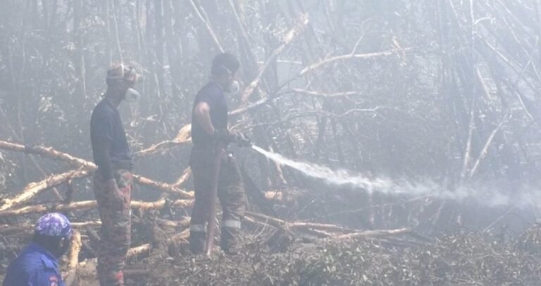 Bomba Usaha Padam Kebakaran Hutan Paya untuk Sekolah Beroperasi