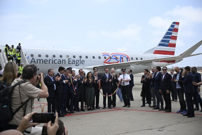 Penerbangan Terus Pertama AS-Venezuela Mendarat di Caracas