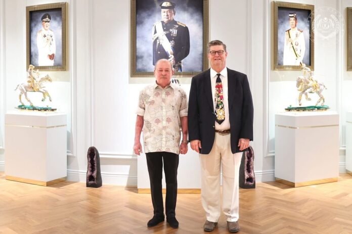 Agong Terima Kunjungan Cucu Pencipta The Flintstones