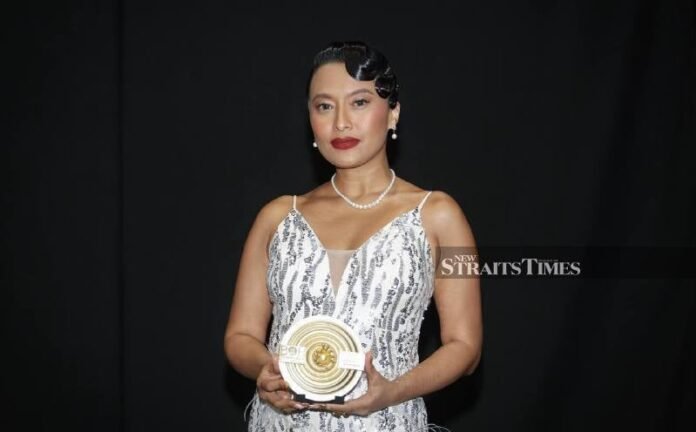 Nabila Huda Raih Anugerah Seni Boh Cameronian Pertama
