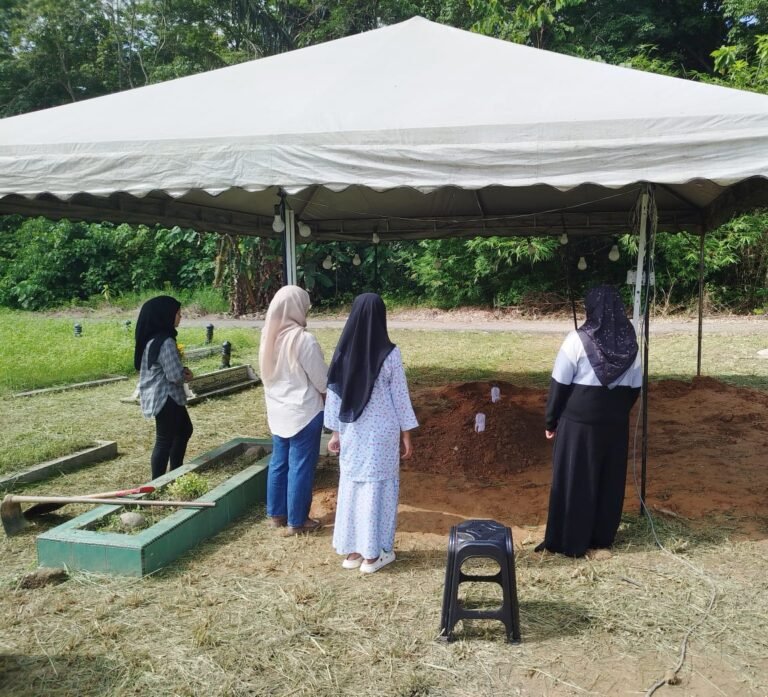 Keluarga Pelajar Dibunuh Memohon Ruang untuk Berduka