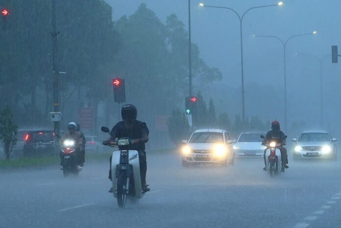 Amaran Ribut Petir Di Lima Negeri Hingga 1 Tengah Hari Amaran Ribut Petir Di Lima Negeri Hingga 1 Tengah Hari