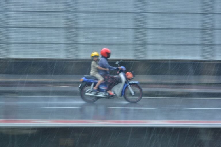 Amaran Ribut Petir Dikeluarkan di Seluruh Negara Hingga 4 Petang