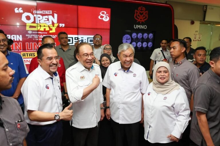 PM Anwar Gurau Tentang Keahlian UMNO Semasa Lawatan ke WTC