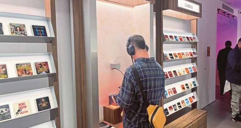 Audible Buka Kedai Buku Tanpa Naskah Pertama di New York